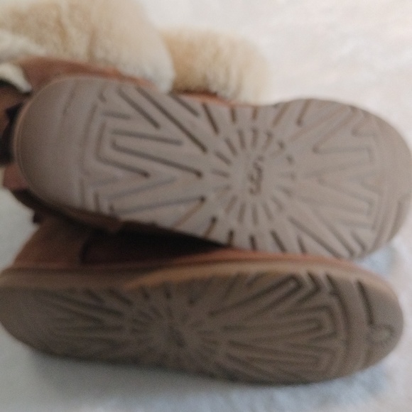 Ugg Bailey Boys 2 Tall Boots size US 9 - Picture 12 of 15